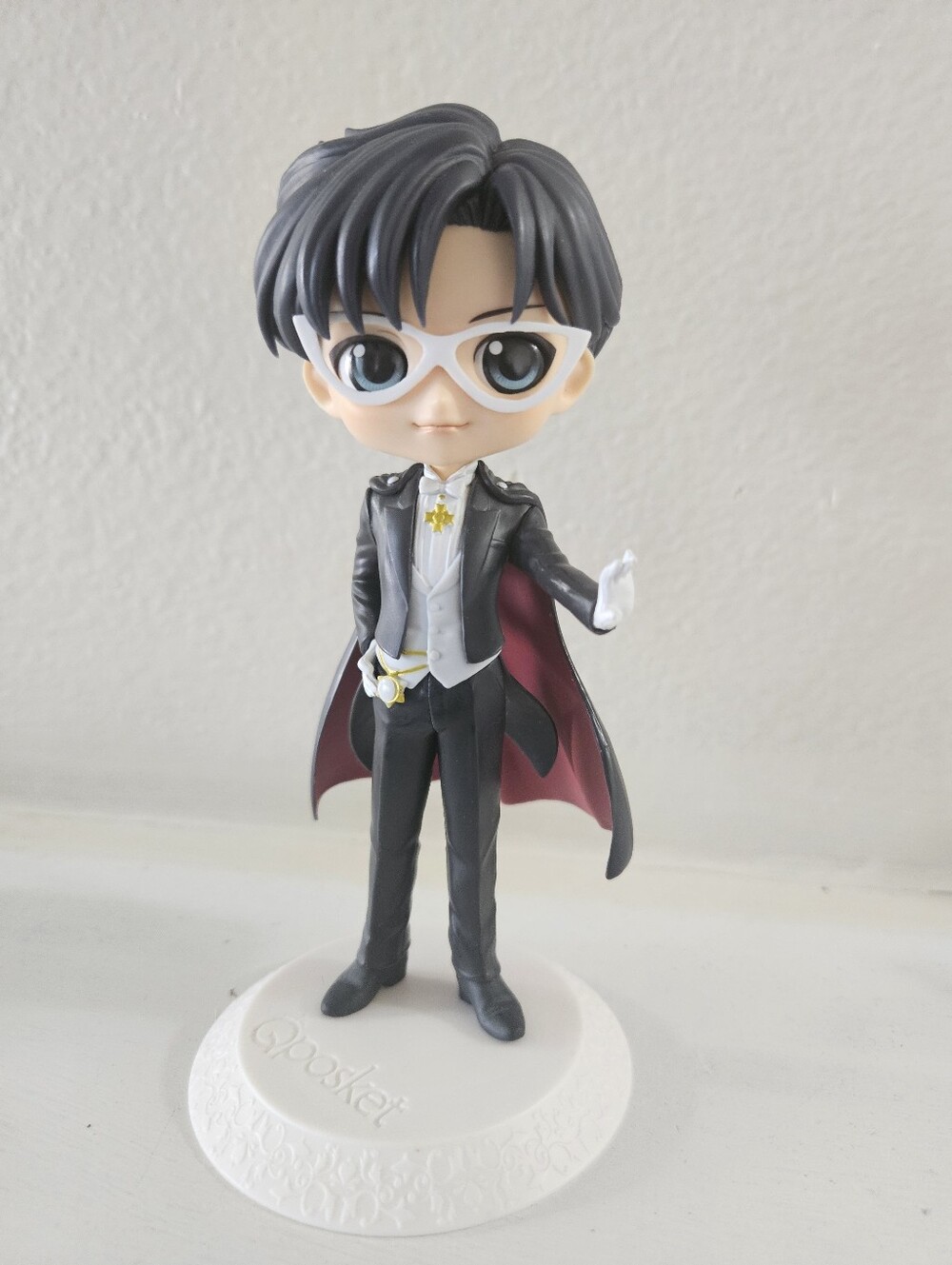 Qposket Sailor Moon Tuxedo Mask Mini Figure - Black & White with Maroon Lining
